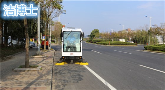 駕駛式掃地車