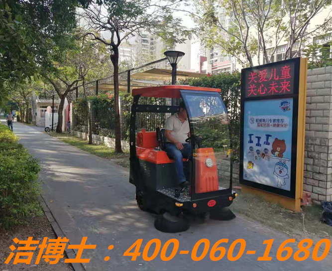 潔博士駕駛掃地車客戶案例——深圳市常安清潔綠化服務(wù)有限公司